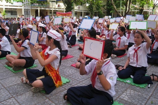 Các em HS Trường Tiểu học Trần Văn Ơn (quận Hải Châu, Đà Nẵng) hào hứng tham gia hoạt động ngoại khóa