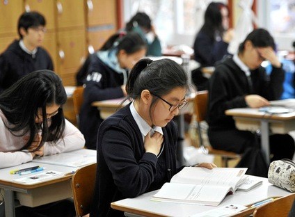 Học sinh Hàn Quốc kém hạnh phúc nhất thế giới vì áp lực học hành