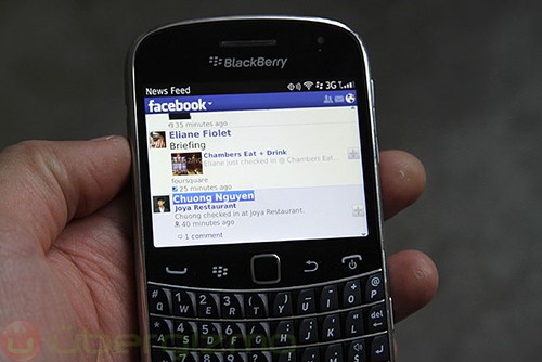 Đến lượt Facebook "hắt hủi" điện thoại BlackBerry