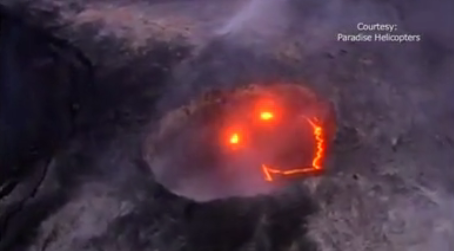 Núi lửa ở Hawaii phun trào thành hình mặt cười
