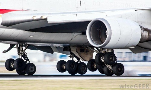 Lốp máy bay có kích thước nhỏ nhưng siêu bền. 