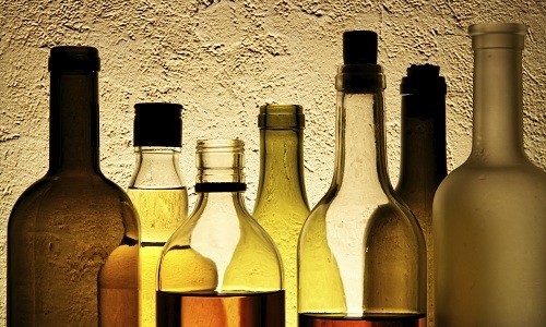 Hiểm họa chết người từ methanol trong rượu lậu