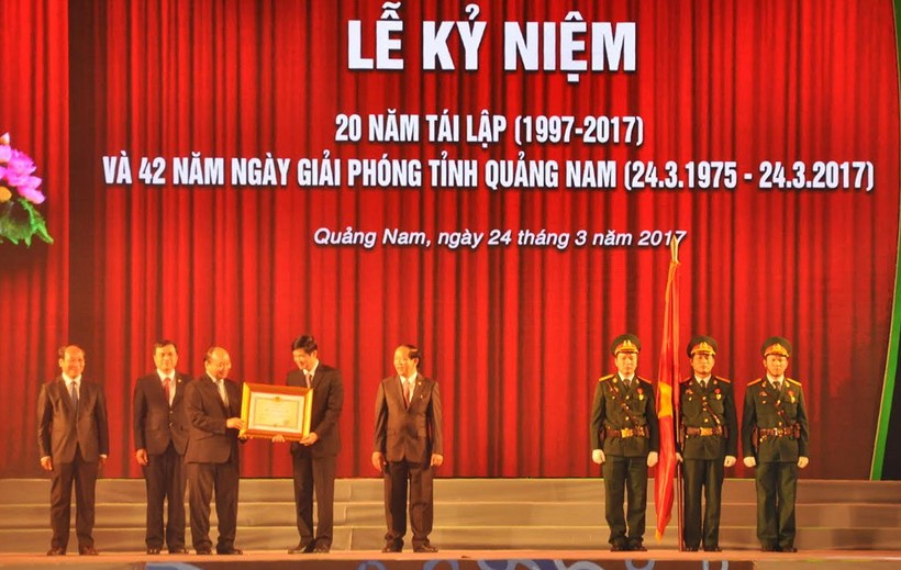 Đảng bộ, chính quyền và nhân dân Quảng Nam vinh dự được Đảng, Nhà nước trao tặng Huân chương Độc lập hạng Nhất.
