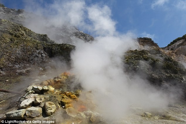 Viễn cảnh siêu núi lửa Campi Flegrei phun trào "chỉ còn là vấn đề thời gian".