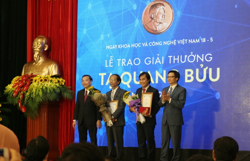 Hai giảng viên đại học xuất sắc đoạt giải thưởng Tạ Quang Bửu 2017