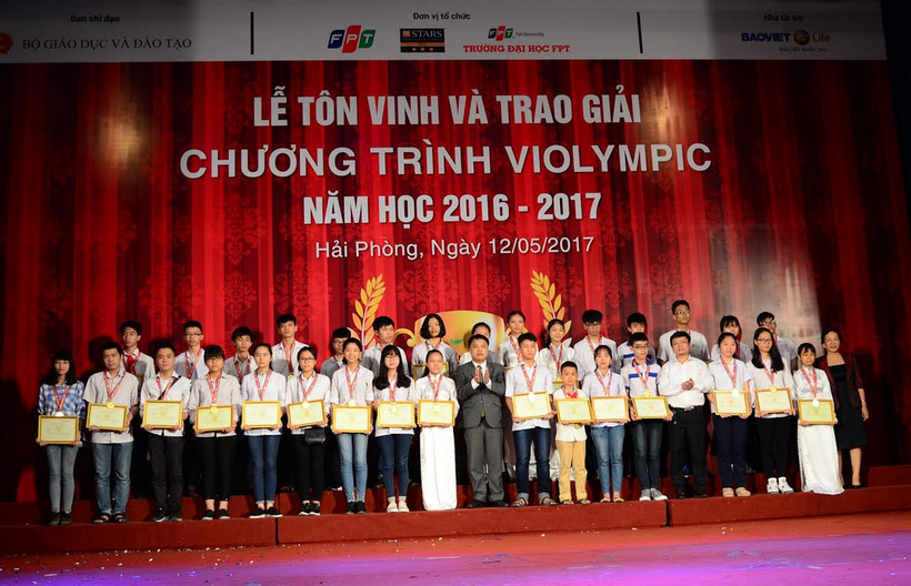 Gần 4500 học sinh xuất sắc được trao giải thưởng năm học 2016 - 2017
