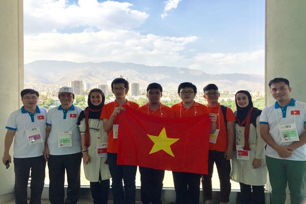 Việt Nam tiếp tục “gặt vàng” tại Olympic Tin học quốc tế
