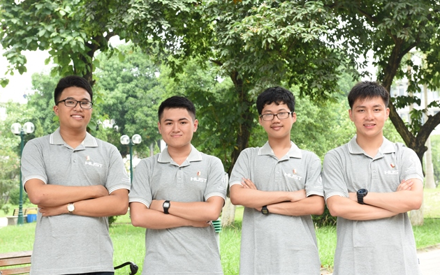 4 chàng trai Olympic quốc tế nhập học Đại học Bách khoa Hà Nội: Nguyễn Cảnh Hoàng, Trần Hữu Bình Minh,Đinh Anh Dũng, Phan Tuấn Linh 