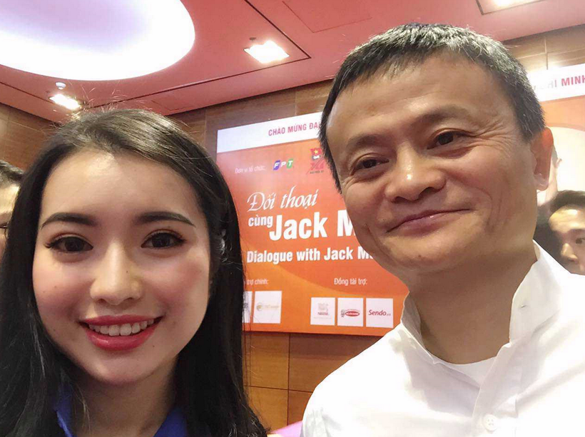 Nữ sinh xinh đẹp gây ấn tượng mạnh cho tỉ phú Jack Ma
