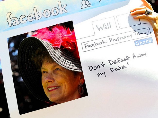 Facebook biết chính xác số lần bạn tìm trang cá nhân người yêu cũ