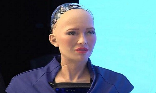 Robot Sophia trò chuyện với trưởng đặc khu Hong Kong 