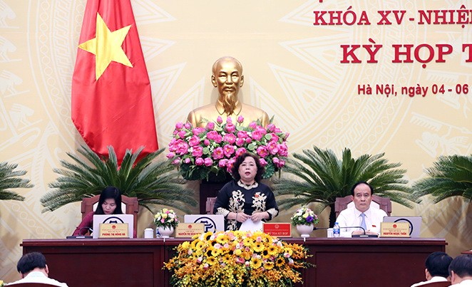 Bà Nguyễn Thị Bích Ngọc- Chủ tịch HĐND TP Hà Nội chủ trì phiên chất vấn.