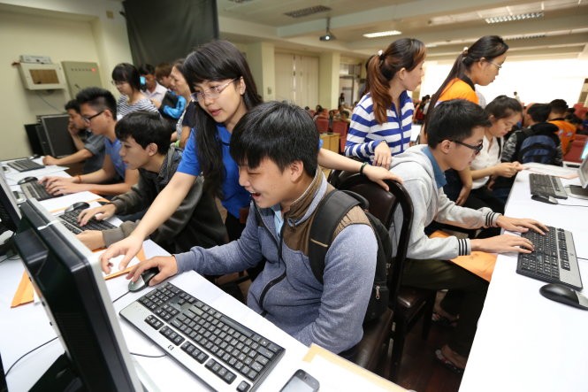 Hà Nội hỗ trợ tối đa thí sinh đăng kí xét tuyển trực tuyến