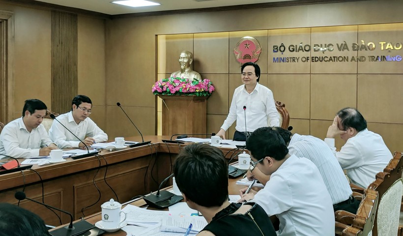Bộ trưởng Phùng Xuân Nhạ chủ trì phiên họp