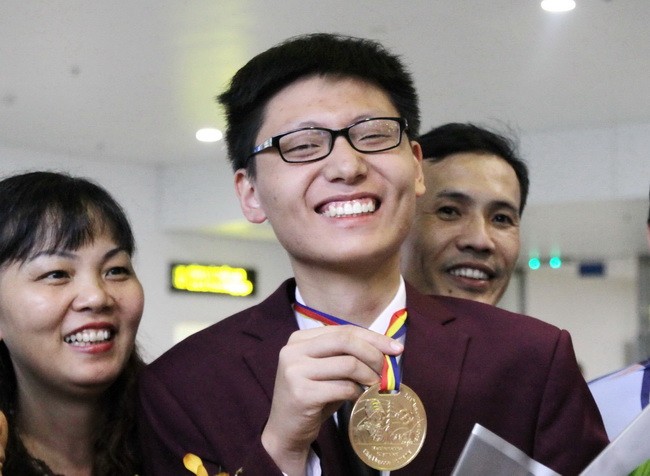 Nguyễn Quang Bin- Chủ nhân của chiếc HCV Olympic Toán quốc tế được tuyển thẳng vào ĐHKHTN
