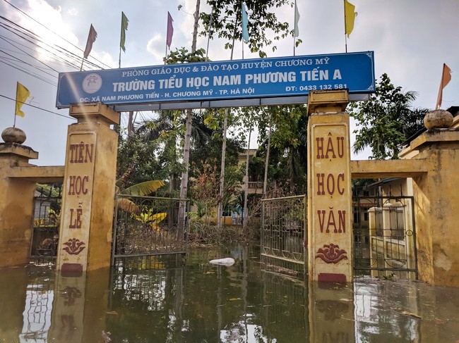 Nhiều trường học ở Hà Nội chịu ảnh hưởng nặng nề trong trận lũ lịch sử