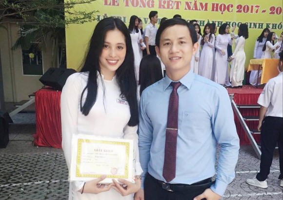 Những hình ảnh đáng yêu thời học sinh của tân Hoa hậu Việt Nam 2018