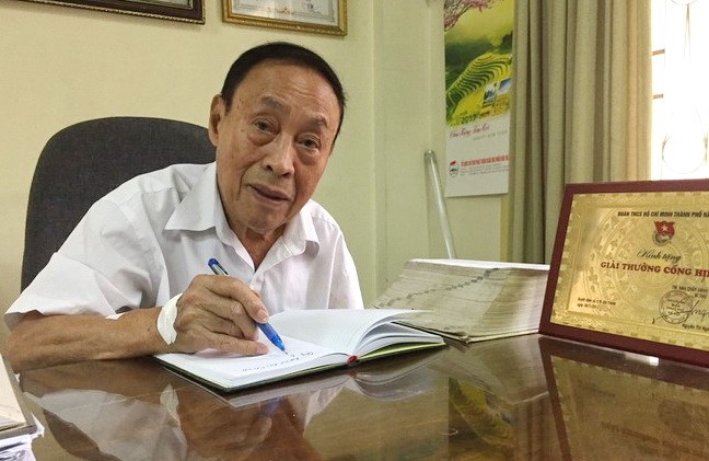 Ở tuổi 84 ông Trịnh Ngọc Trình vẫn hàng ngày làm việc và nghiên cứu