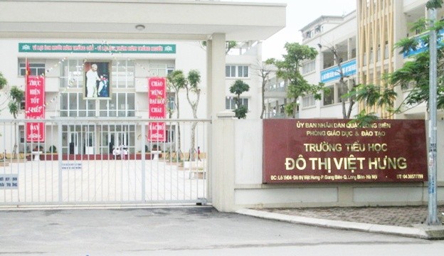 Trường tiểu học đô thị Việt Hưng có một số lớp thu tiền cơ sở vật chất, sách giáo khoa, kỹ năng sống, đồng phục, mũ, ghế sai quy định