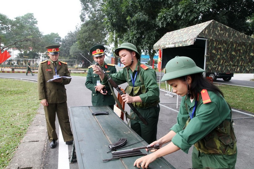 Học sinh Hà Nội được bắn đạn thật tại Hội thao Giáo dục Quốc phòng an ninh