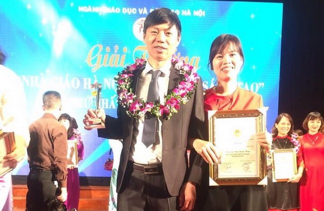 ​Thầy Hiệp là một trong 100 giáo viên vừa được nhận giải thưởng Nhà giáo Hà Nội tâm huyết sáng tạo năm học 2016-2017.