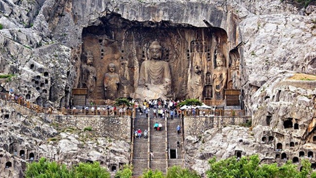 Cụm hang đá chứa hơn 100.000 pho tượng Phật ở Trung Quốc