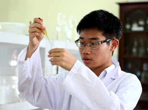 “Chàng trai vàng” Hóa học nhận học bổng của Trường Đại học số 1 thế giới.