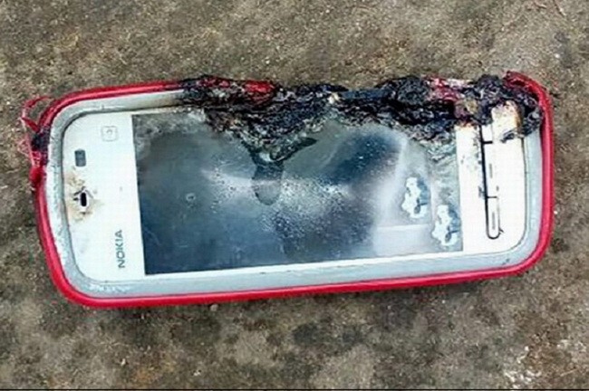 Một thiếu nữ tử vong khi điện thoại Nokia bất ngờ phát nổ