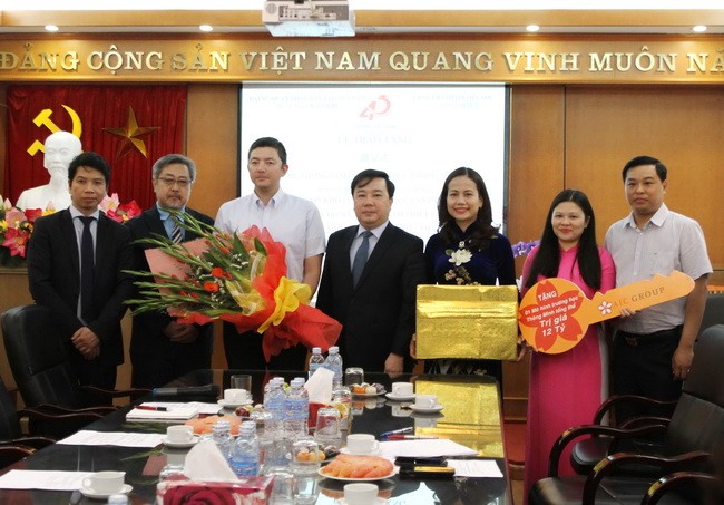 Trường THCS Nguyễn Du (Hà Nội) nhận 20 phòng học thông minh trị giá 12 tỉ đồng