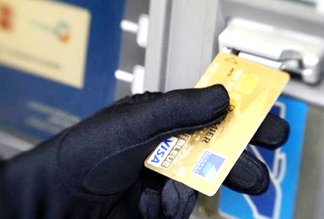Phát hiện và xử lý thiết bị đánh cắp thông tin thẻ trên ATM 
