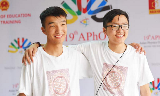 Hai anh em ruột cùng dự thi Olympic Vật lí châu Á