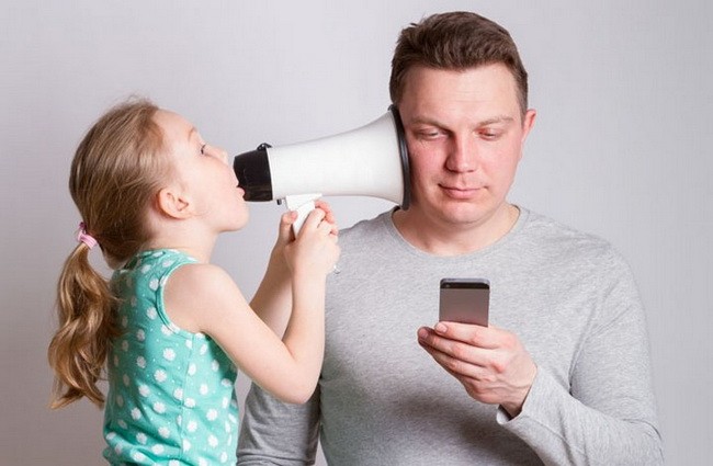 Nghiên cứu: smartphone khiến các phụ huynh ít quan tâm hơn tới con cái 