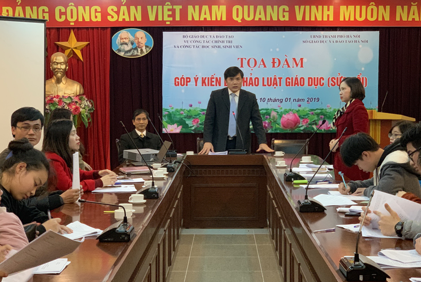 Ông Bùi Văn Linh– Phó vụ trưởng phụ trách Vụ Giáo dục Chính trị và Công tác HSSV (Bộ GD&ĐT) chủ trì buổi tọa đàm