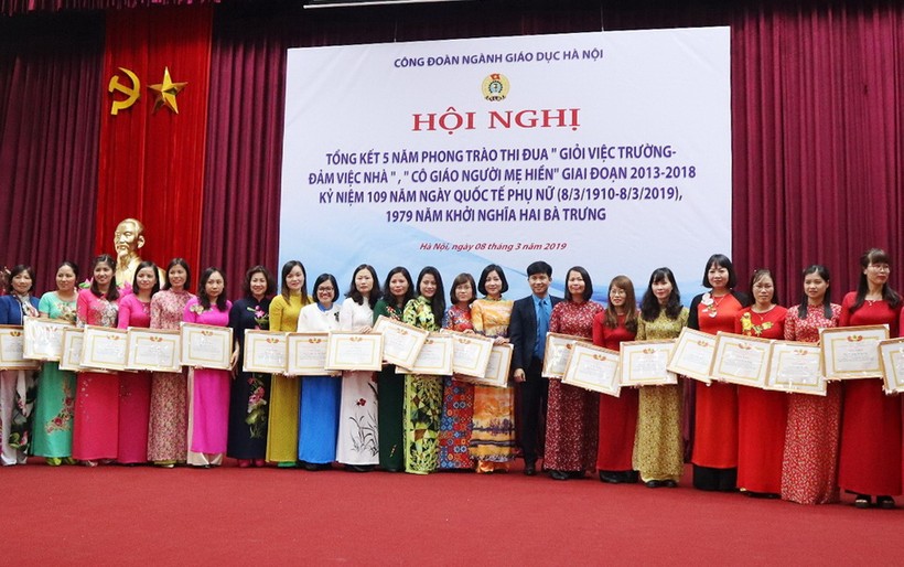 Biểu dương 60 cô giáo Hà Nội giỏi việc trường, đảm việc nhà