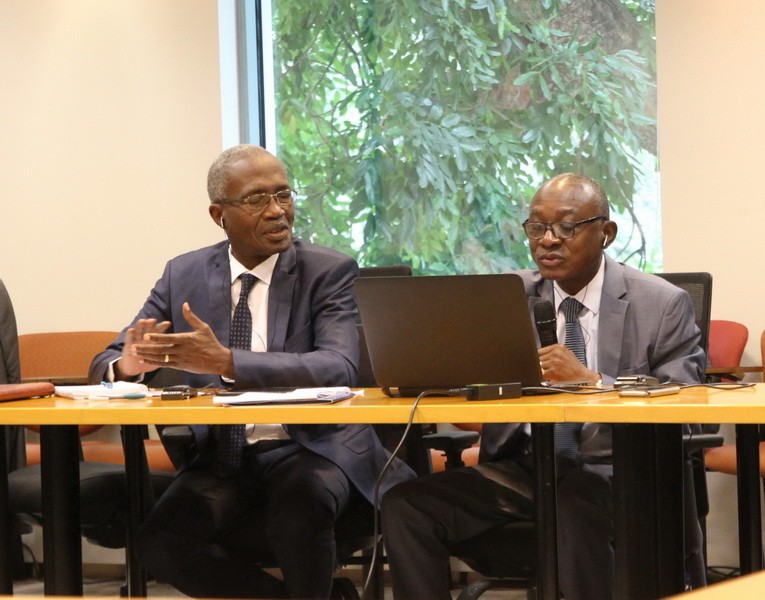 Ông Mamadou Binate- Chánh Thanh tra Bộ Giáo dục Bờ Biển Ngà (bên phải)