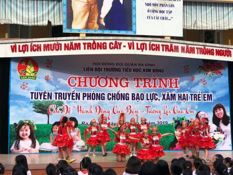 Liên đội trường Tiểu học Kim Đồng (quận Ba Đình) tuyên truyền phòng chống bạo lực và xâm hại trẻ em