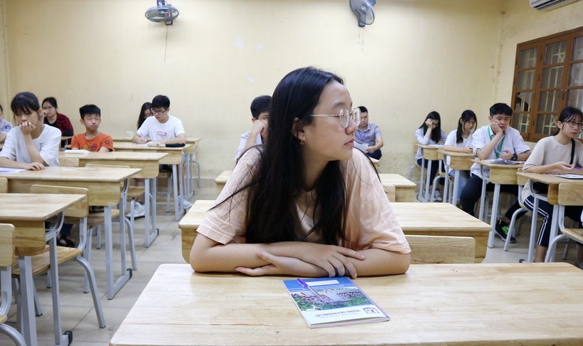 Sáng nay, gần 86.000 thí sinh Hà Nội làm bài thi môn Ngữ văn vào lớp 10