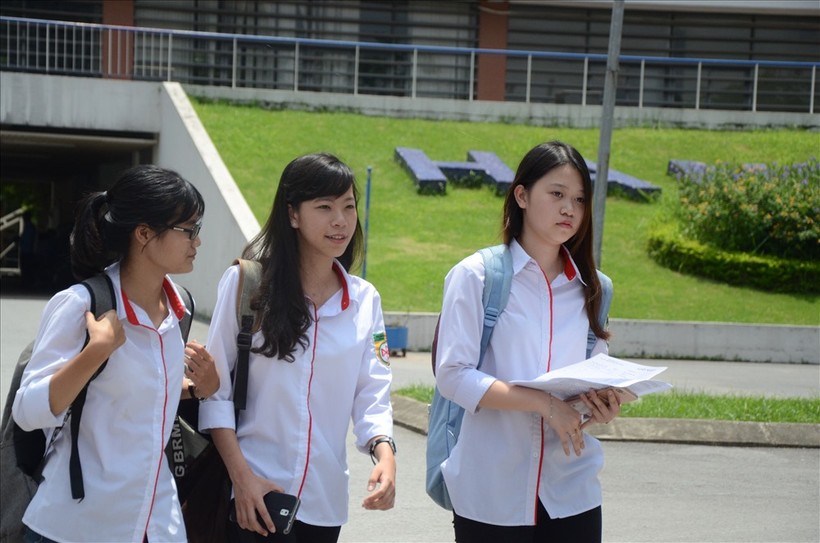 Hà Nội công bố điểm chuẩn chương trình song bằng tại 2 trường chuyên