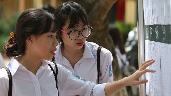 Học sinh Hà Nội bắt đầu nhận phiếu báo kết quả thi lớp 10