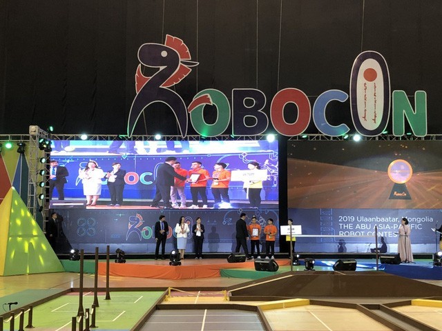 Đội tuyển Việt Nam nhận giải tại ABU Robocon 2019