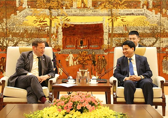 Chủ tịch UBND TP Hà Nội tiếp phái đoàn Vương quốc Anh.