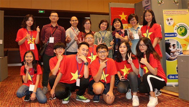 Đoàn Việt Nam tham dự cuộc thi.