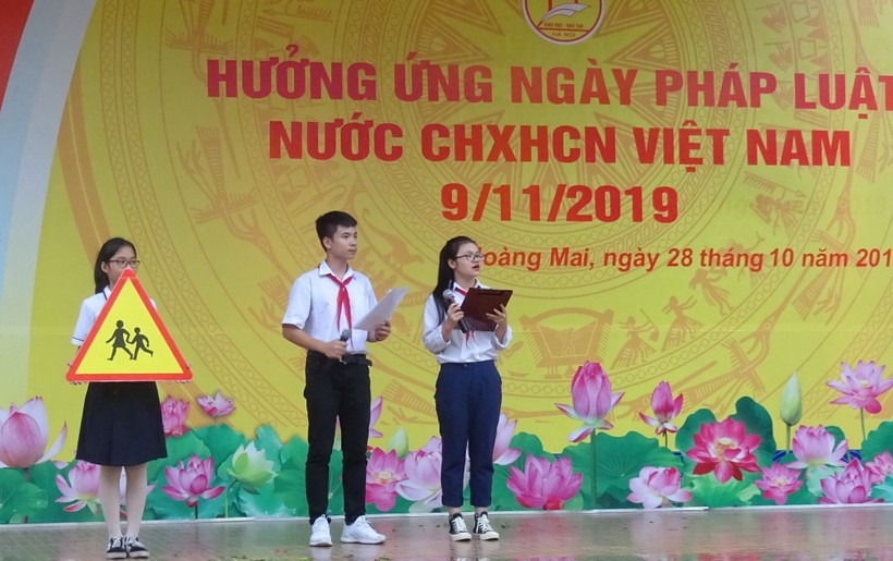 Học sinh Hà Nội hưởng ứng Ngày pháp luật nước Cộng hòa XHCN Việt Nam