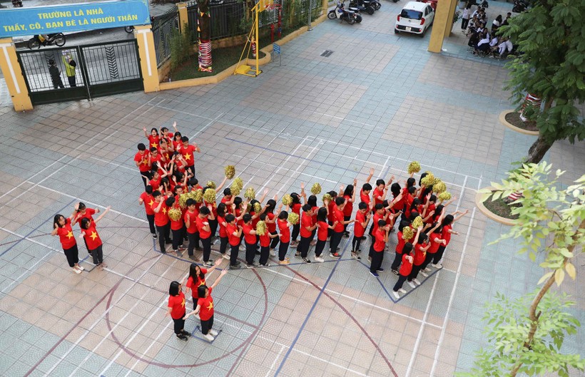 Món quà ý nghĩa của học sinh trường THPT Trần Nhân Tông (Hà Nội) gửi tới các thầy, cô giáo.