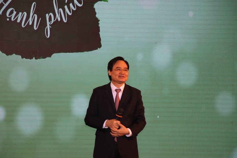 Bộ trưởng Phùng Xuân Nhạ phát biểu tại Tọa đàm.