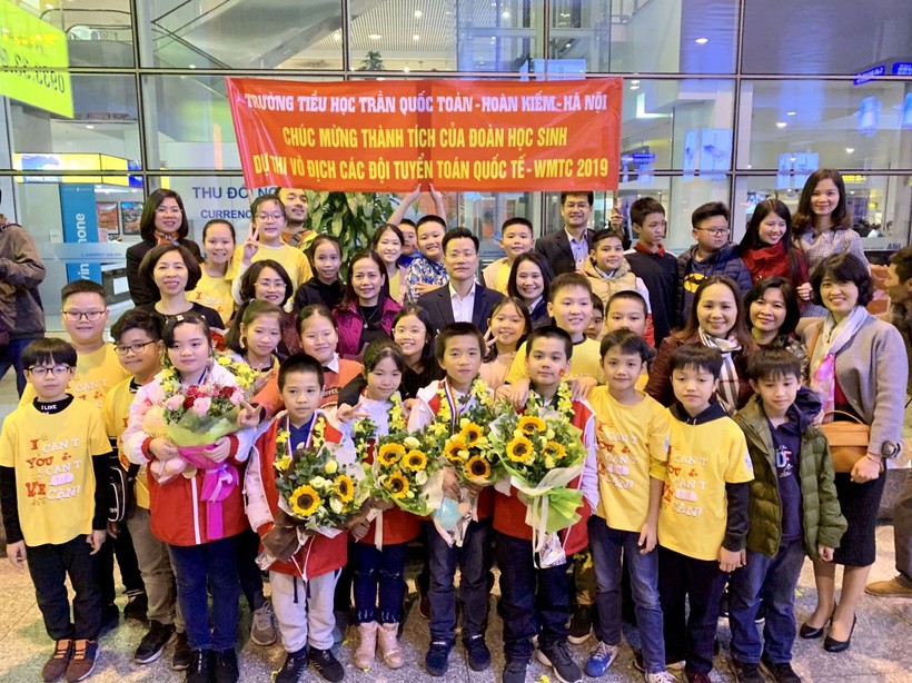 Đoàn học sinh quận Hoàn Kiếm chiến thắng trở về
