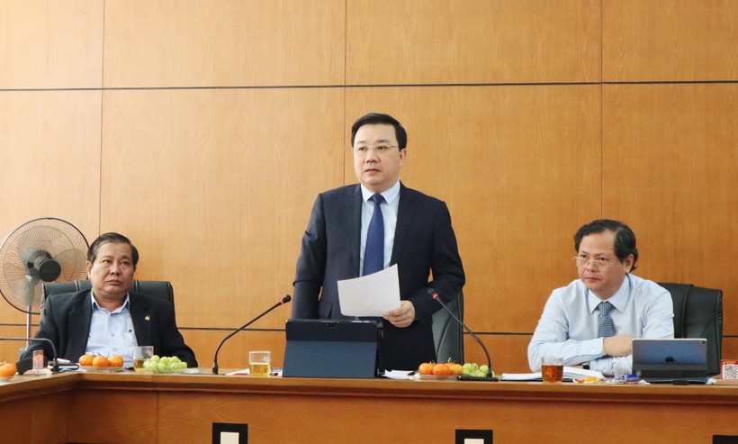 Giám đốc Sở GD&ĐT Hà Nội phát biểu tại buổi làm việc.