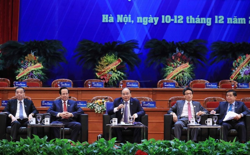 Thủ tướng Nguyễn Xuân Phúc đối thoại với các đại biểu.
