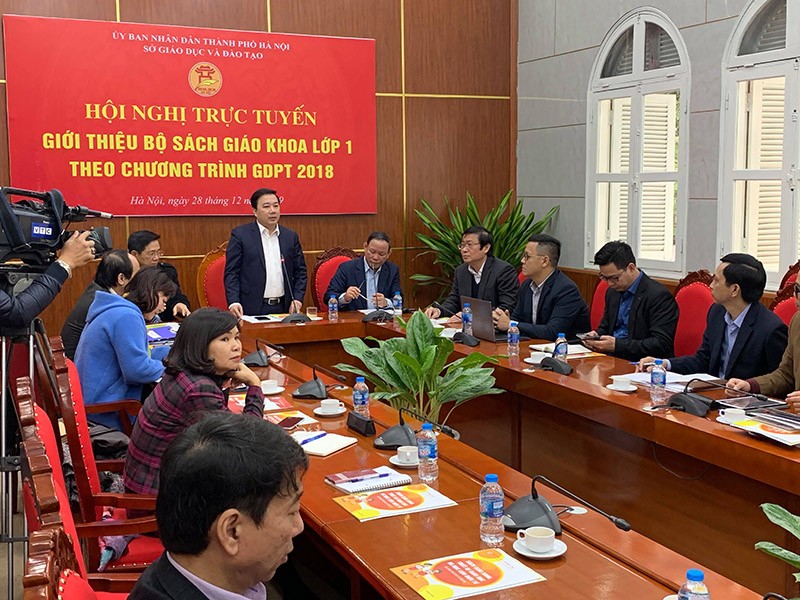 Gần 7000 giáo viên Hà Nội được giới thiệu sách giáo khoa mới