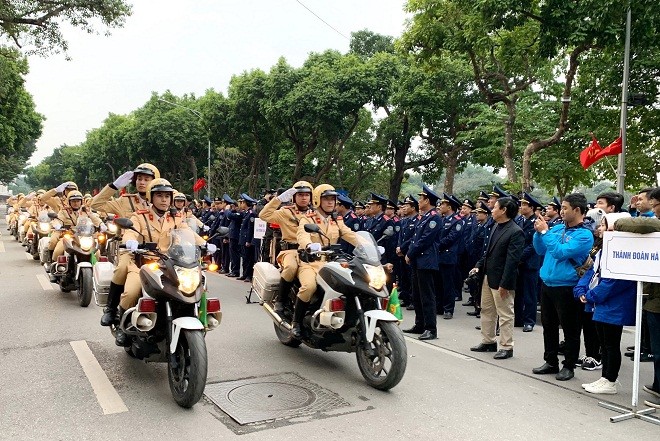 Cảnh sát giao thông Hà Nội ra quân Năm an toàn giao thông 2020 